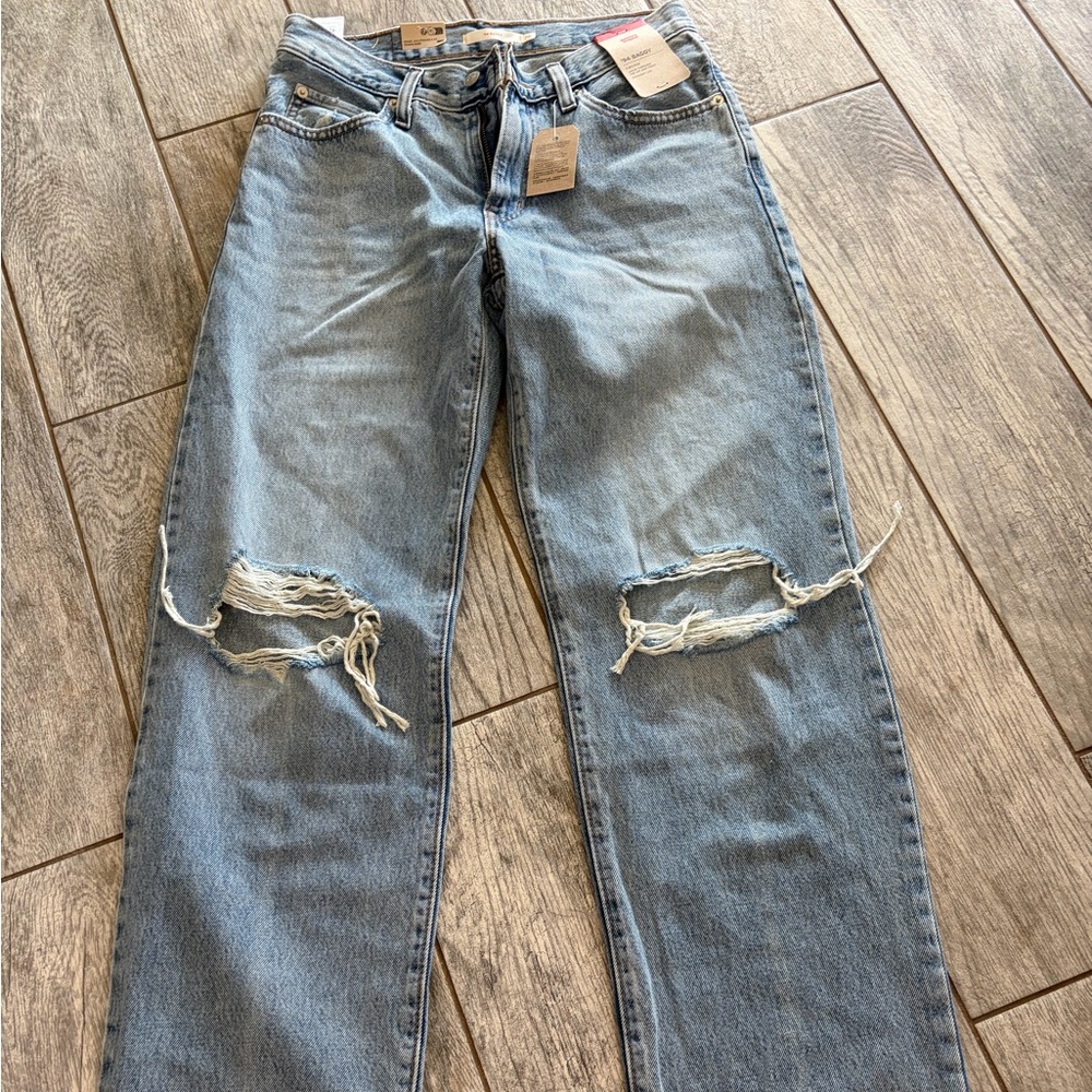 Levi's Women's Light Blue Distressed 90’s Baggy
